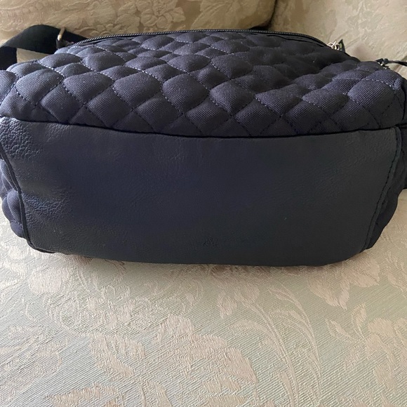 Lily Bloom Black Quility Crossbody Bag - Picture 4 of 16